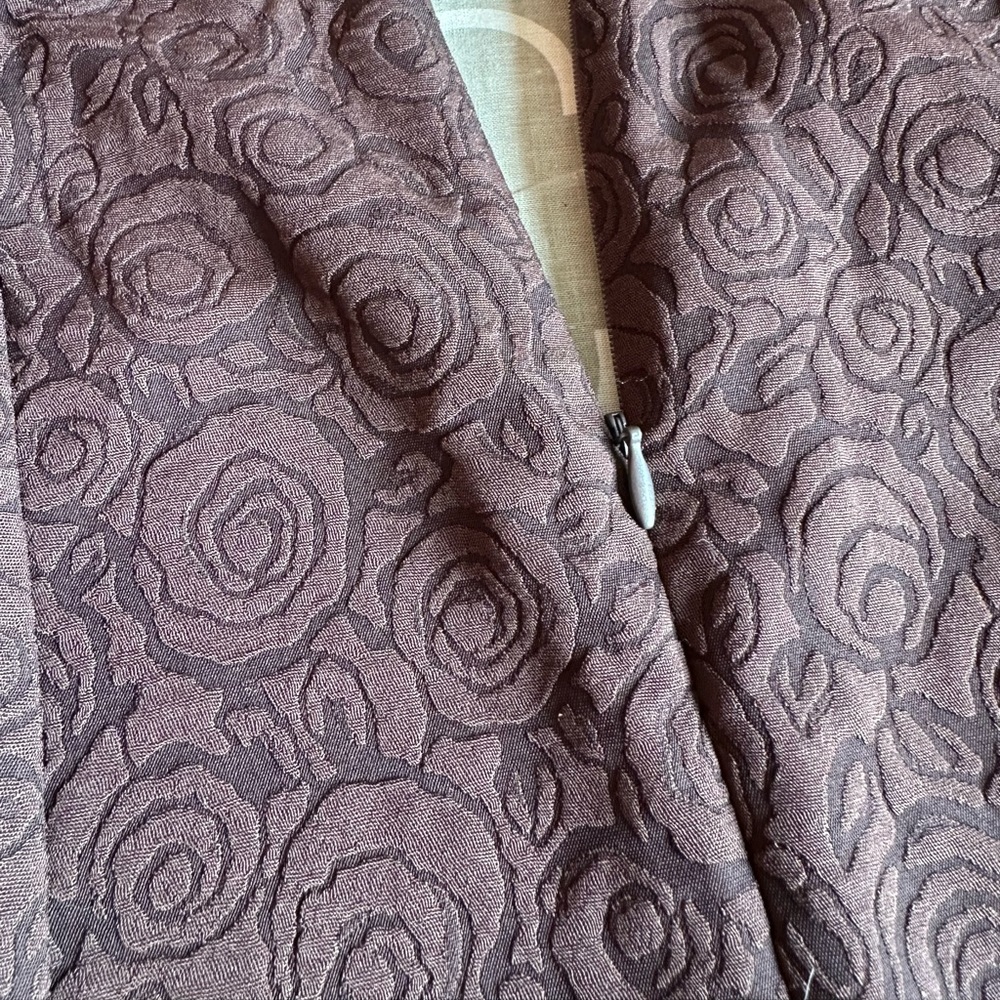 Liz Claiborne rose-pattern suit jacket & skirt with pleated panel & velvet bows